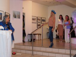 Fashion Show in der Contemplor Galerie Wien am 16. 03. 2024